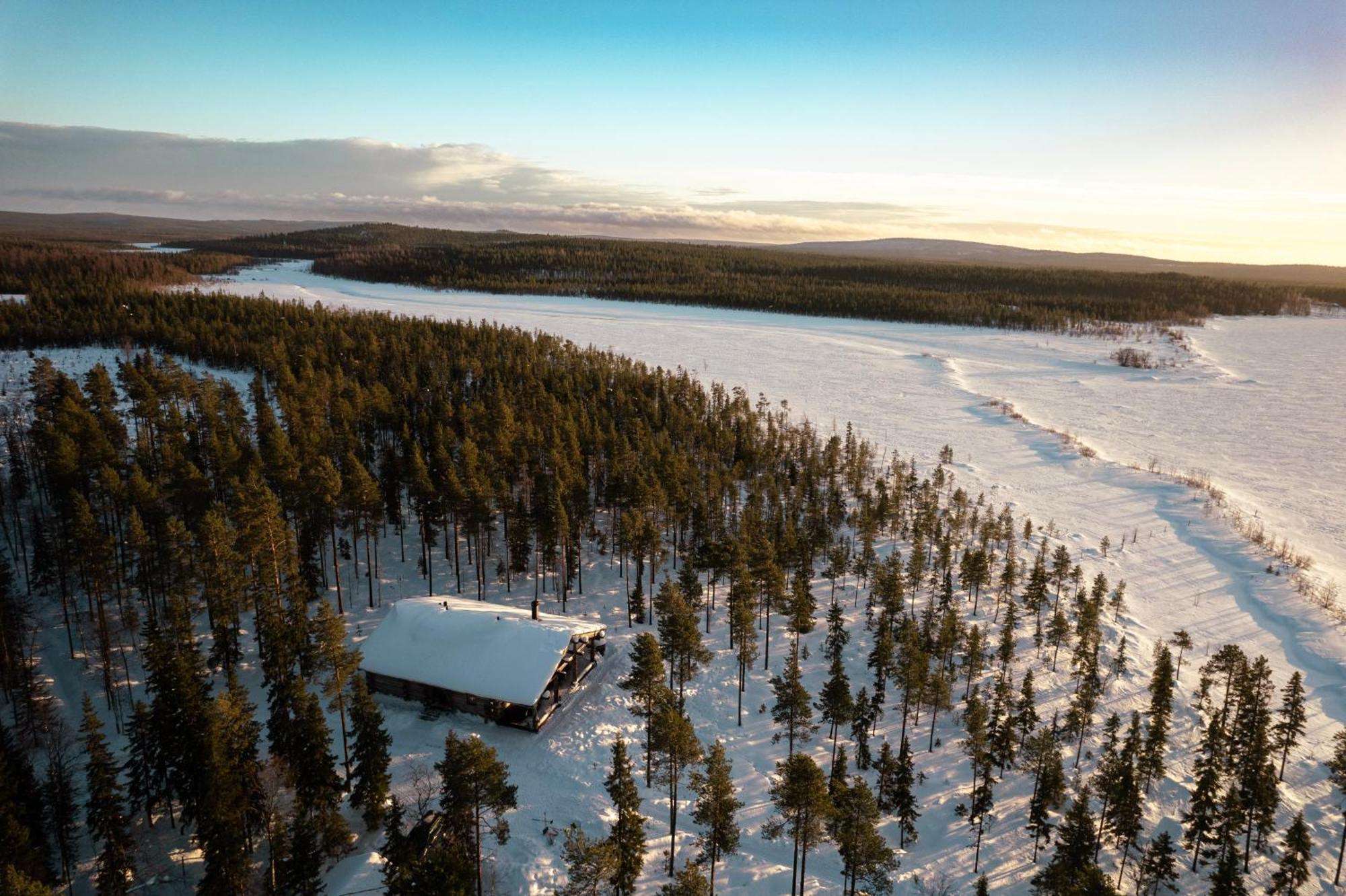 Hotel Napapiirin Jaervilomat Luukonniemi Exteriér fotografie